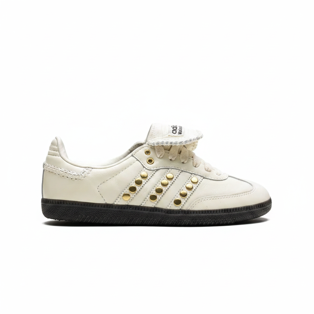 Low-Top Sneaker